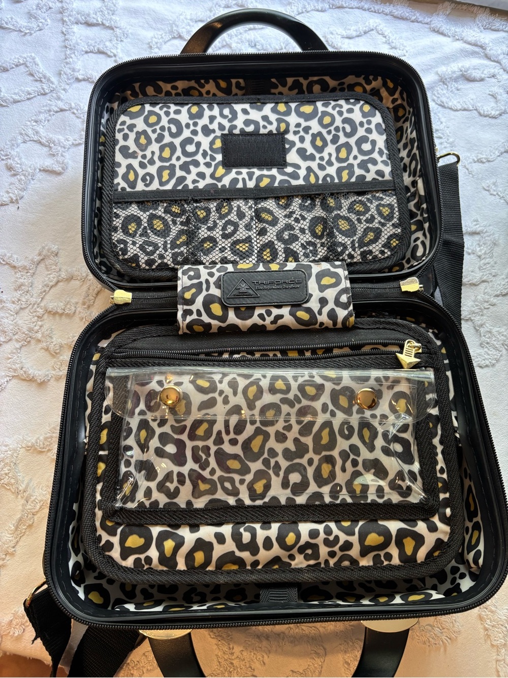 Triforce travel case EUC - Picture 2 of 2